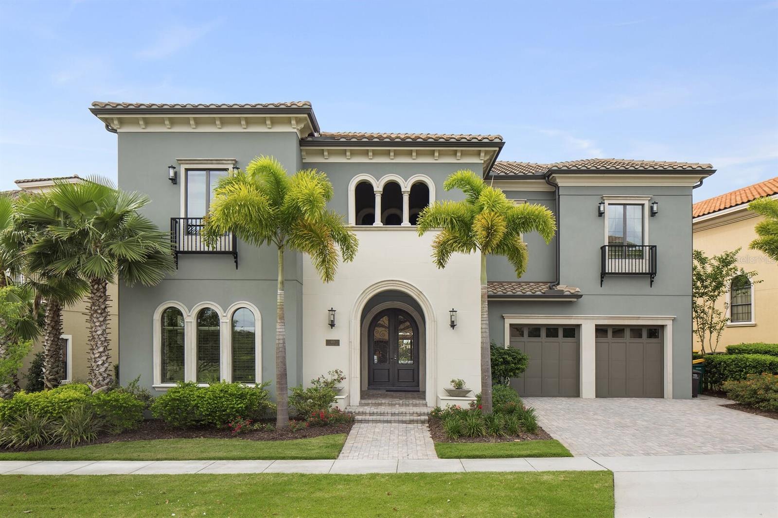 Residencia de lujo al atardecer en Florida Central